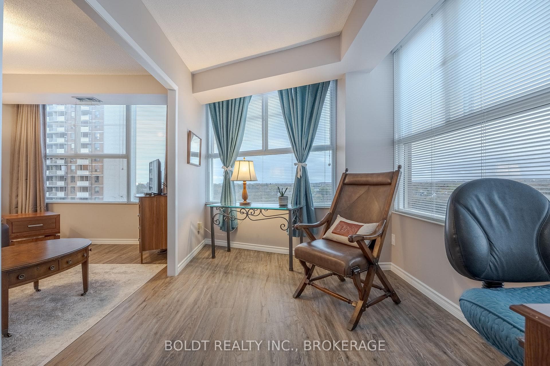 7 Gale Crescent Unit 604 photo 14