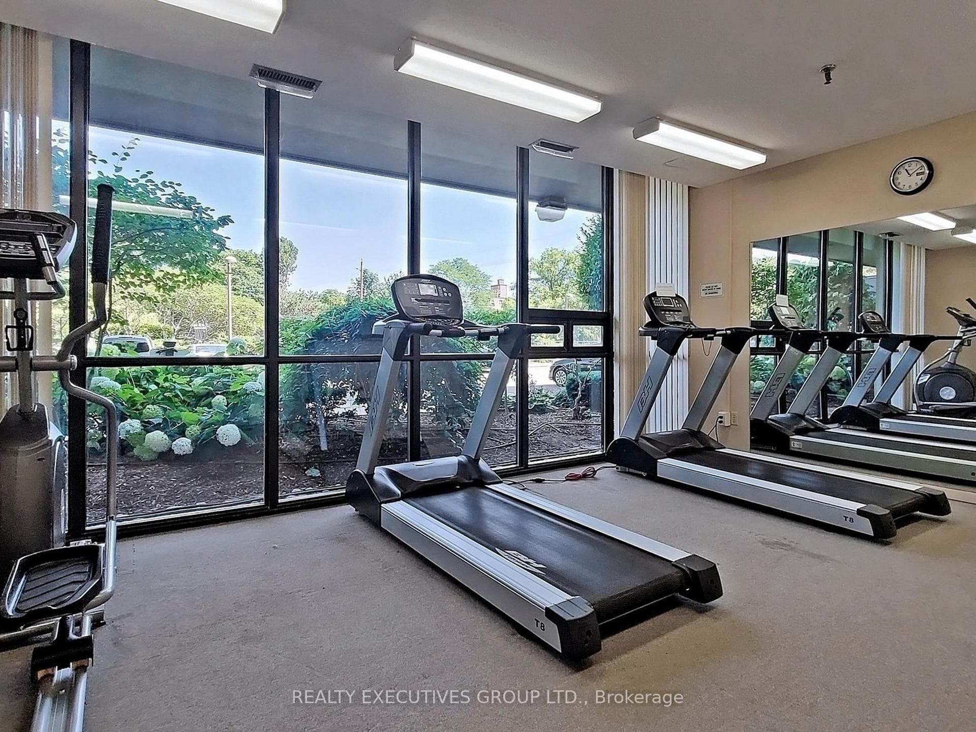 8111 Yonge Street Unit 902 photo 41