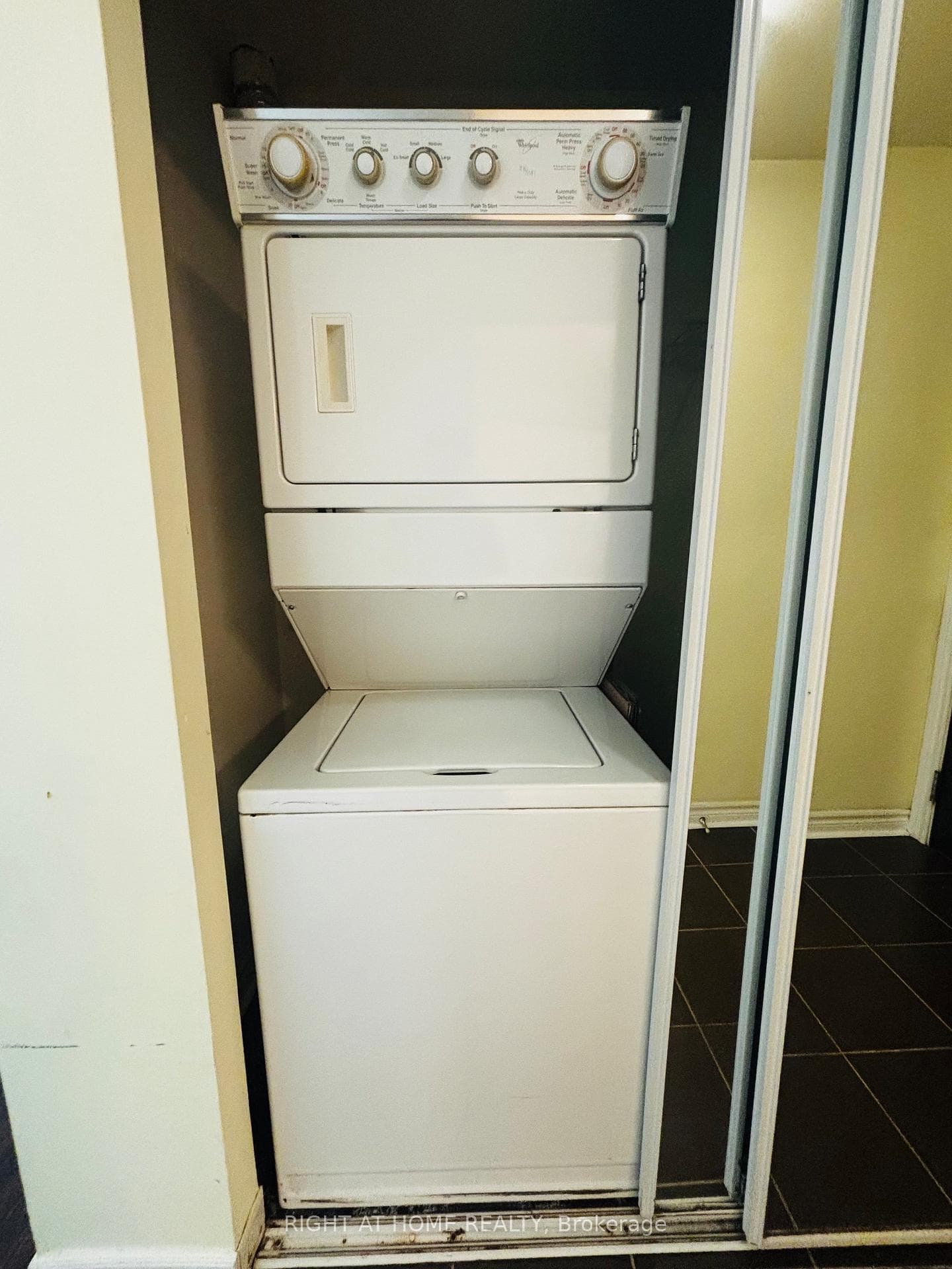 3504 Hurontario Street Unit 907 photo 21
