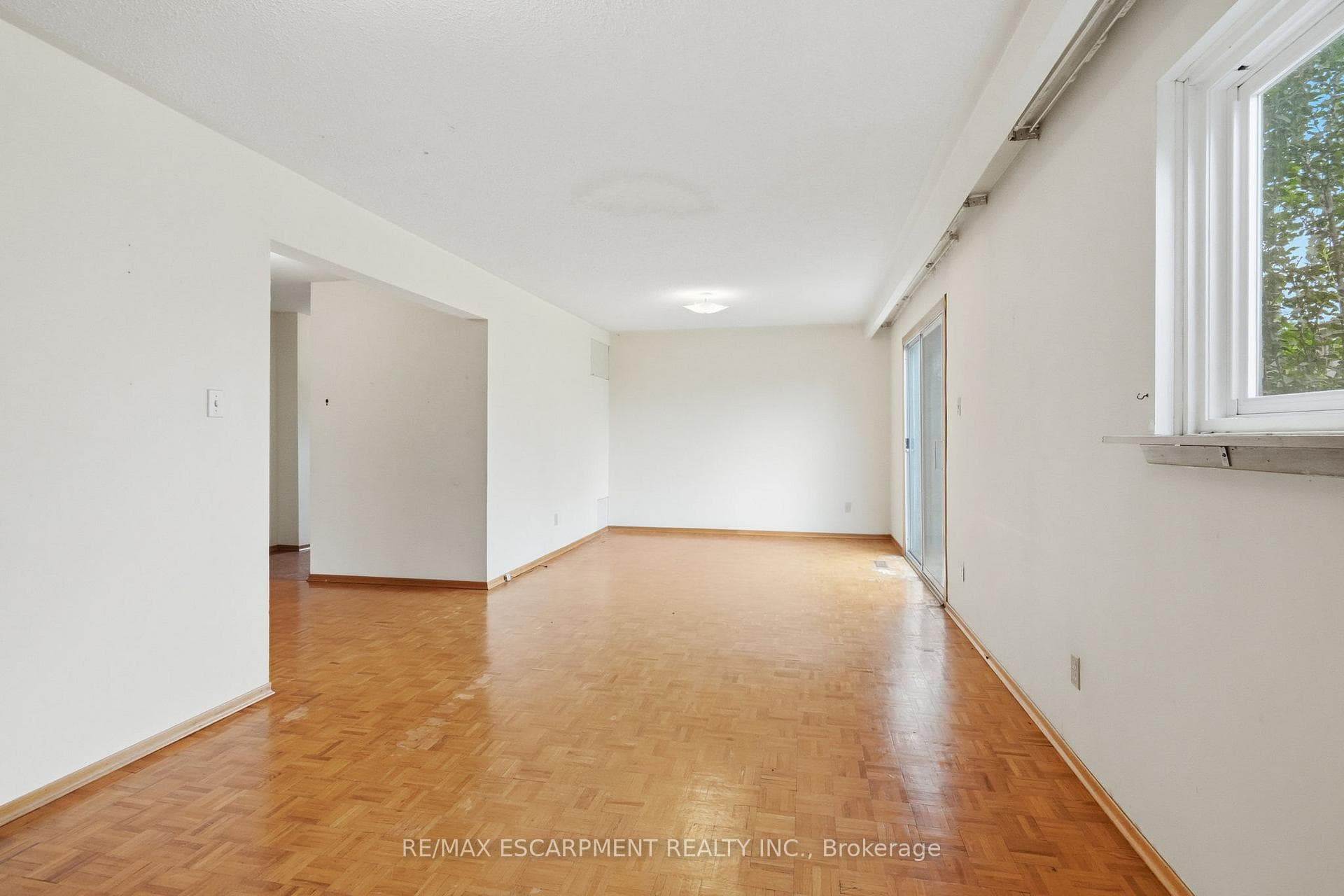 464 Louis Drive photo 18