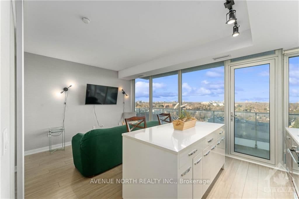 111 CHAMPAGNE Avenue Unit 1702 photo 10