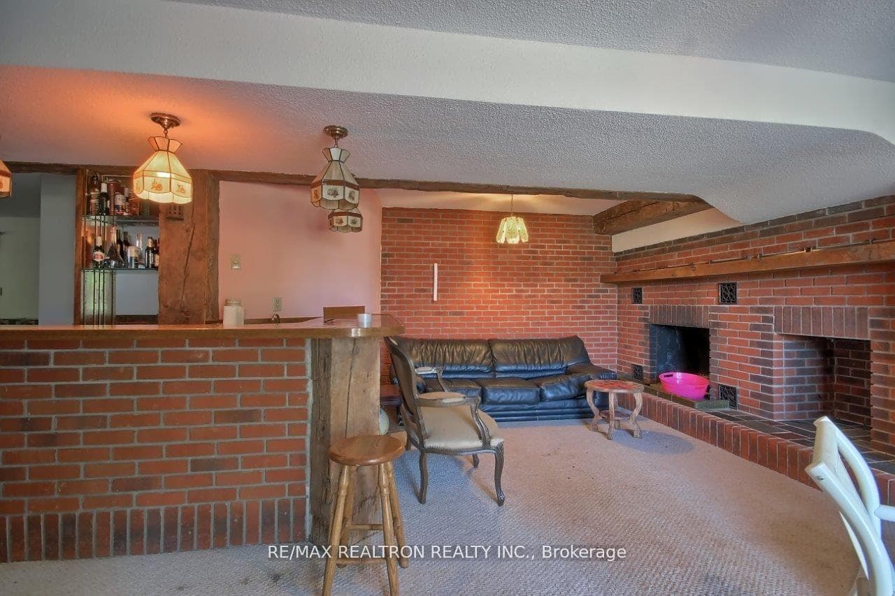 2978 Holborn Road photo 12