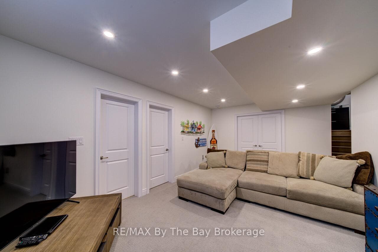 194 Mapleside Drive photo 25
