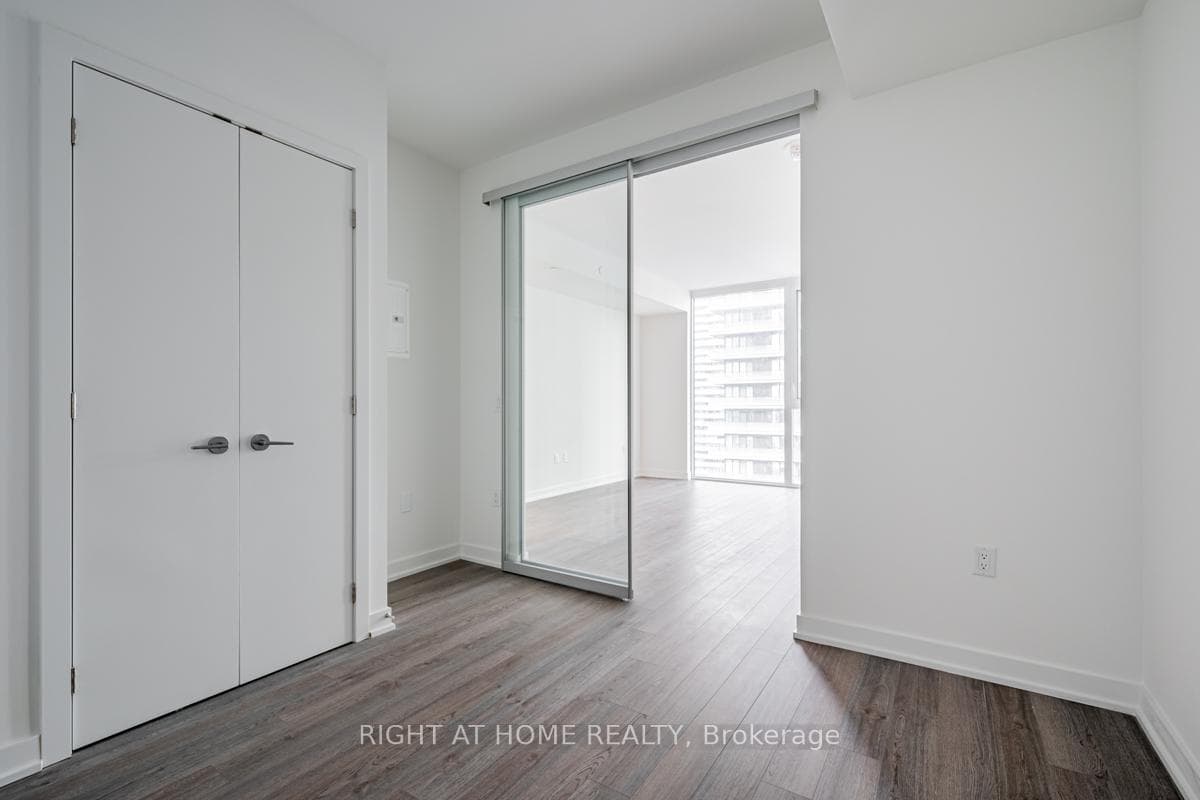 357 King Street Unit 2007 photo 5