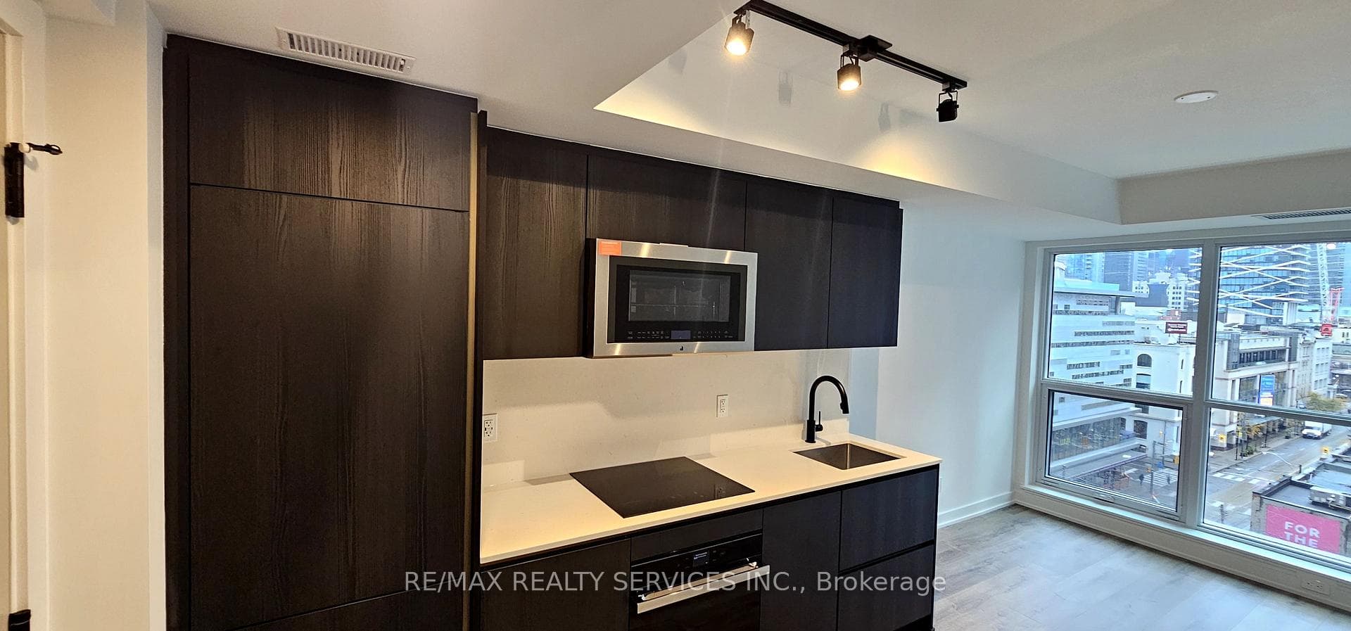327 King Street Unit 708 photo 18