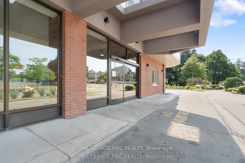 7 Gale Crescent Unit 1109 photo 3