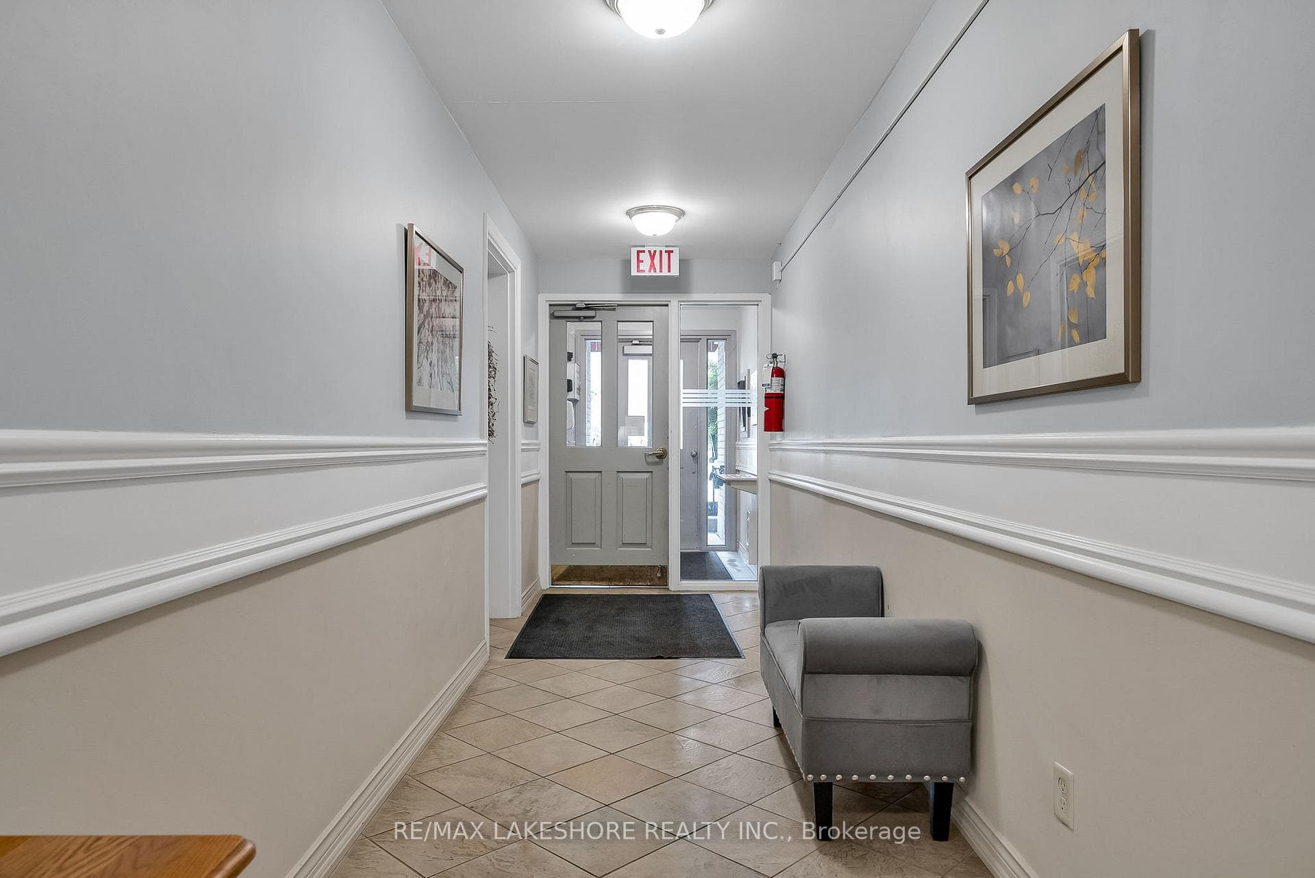 107 MARISA Lane Unit 302 photo 2