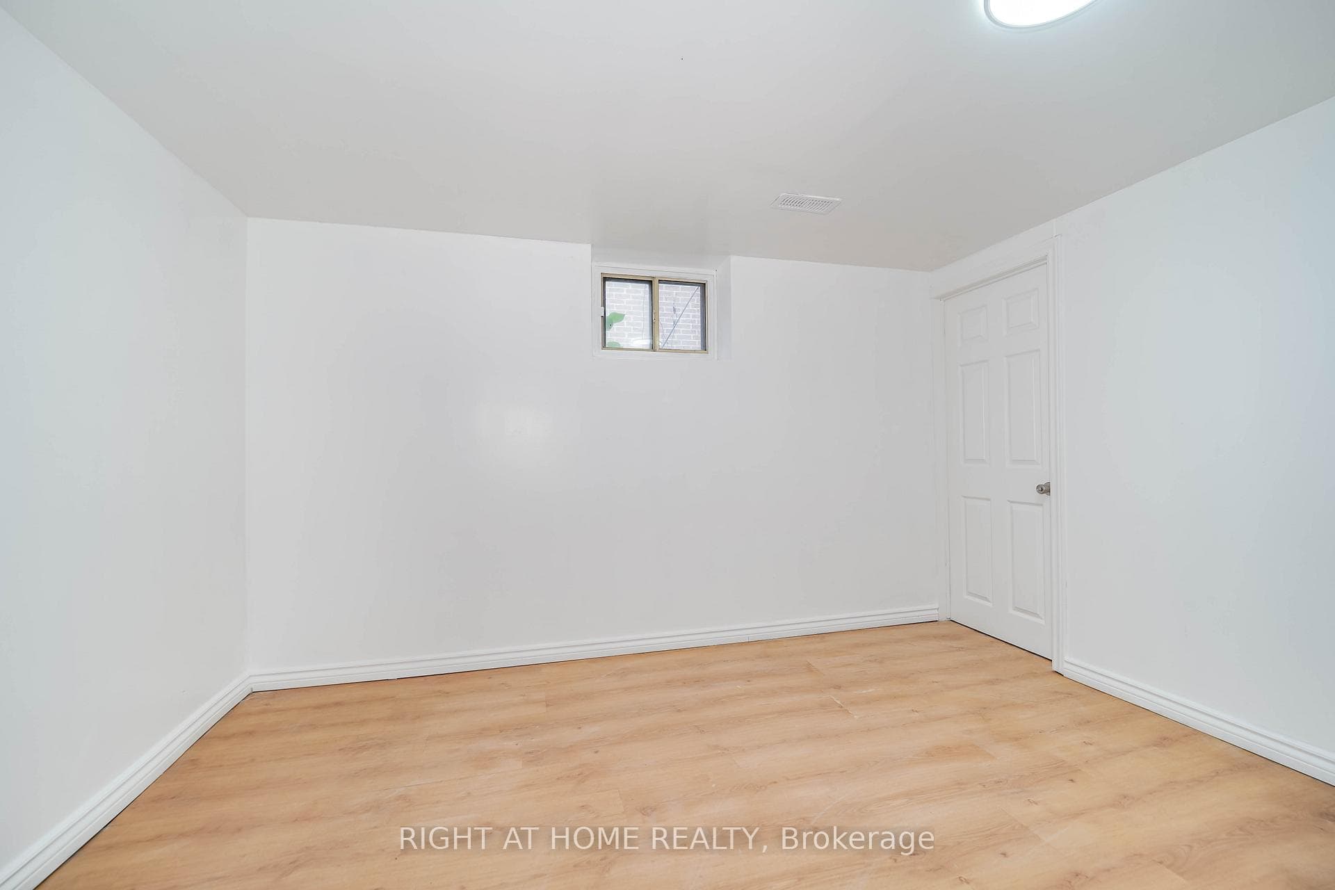 4456 Lawrence Avenue photo 28