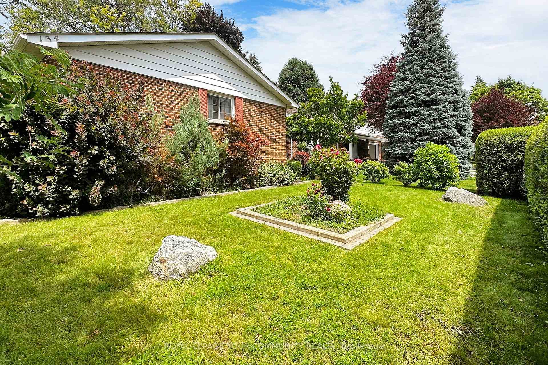 134 Royal Orchard Boulevard photo 34