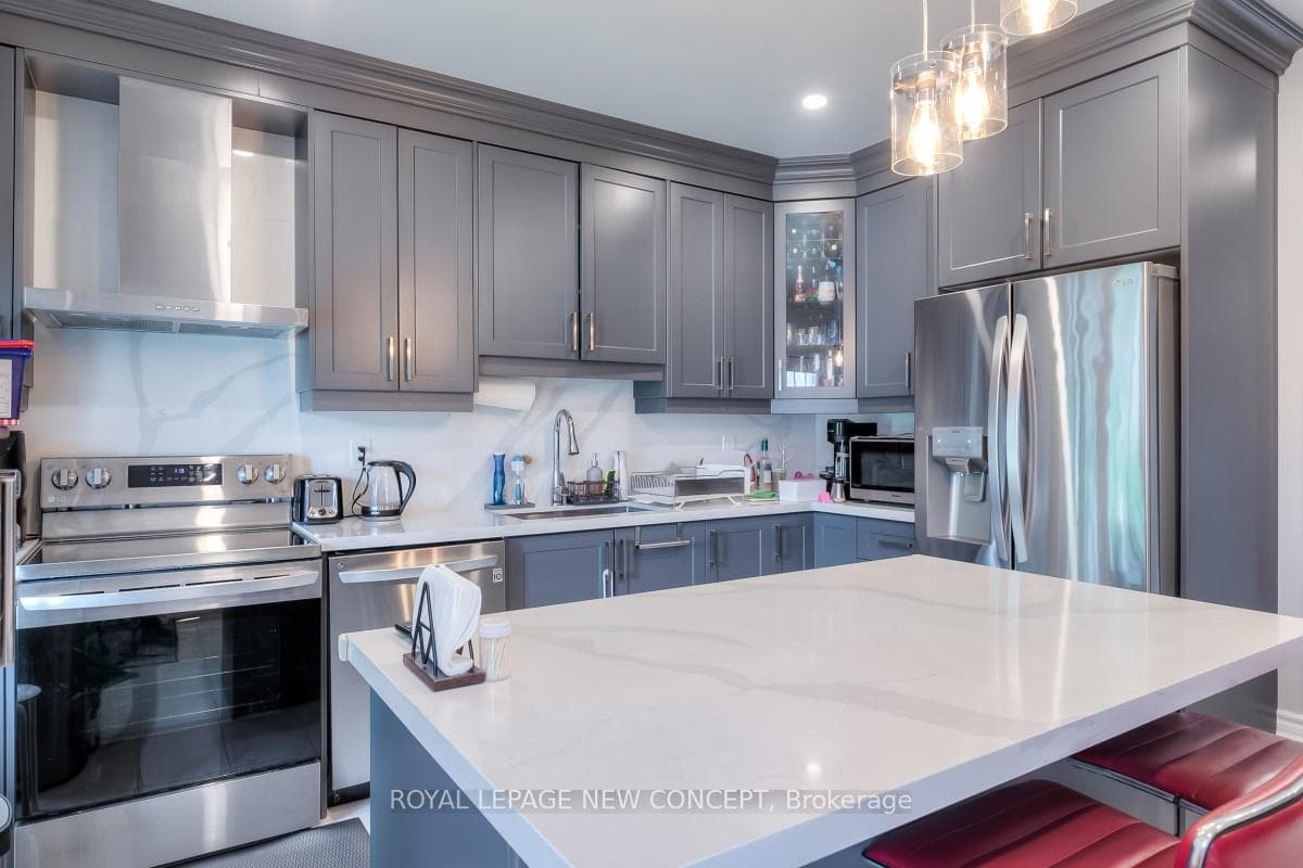 735 Sheppard Avenue Unit 33 photo 9