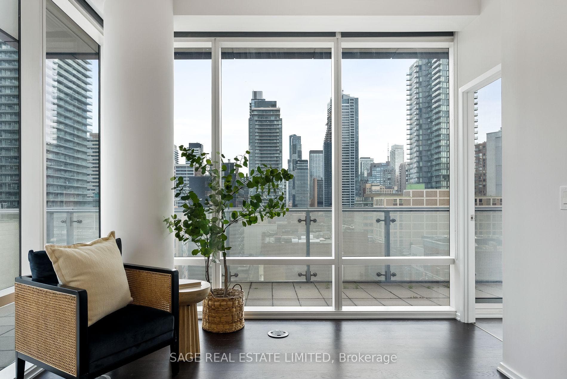 1 Bloor Street Unit 510 photo 5