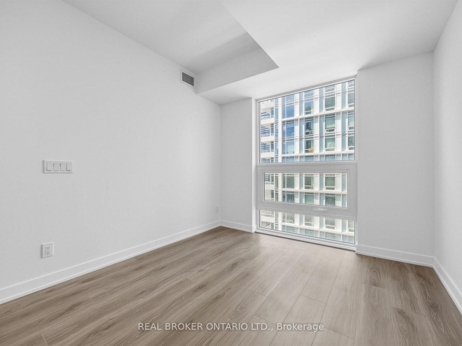 100 Queen Street Unit 1912 photo 14