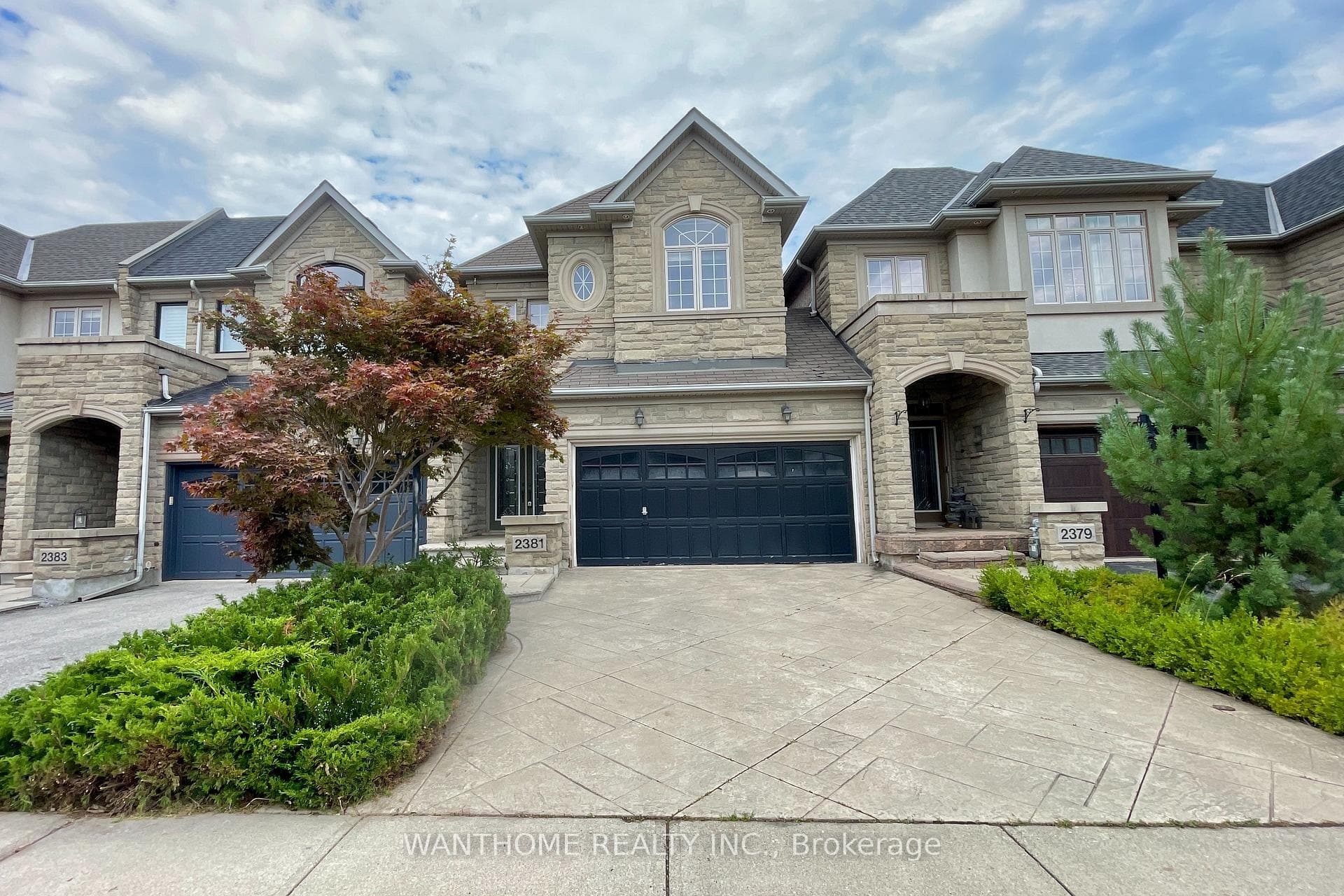 2381 Wasaga Drive photo 1