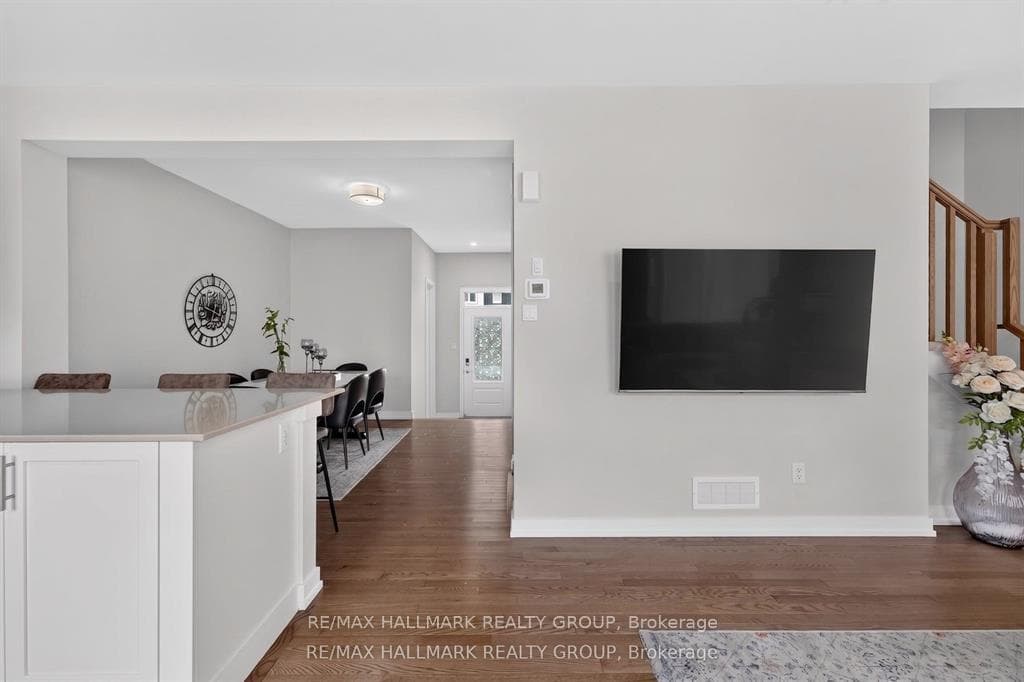 627 Alopex Row photo 5