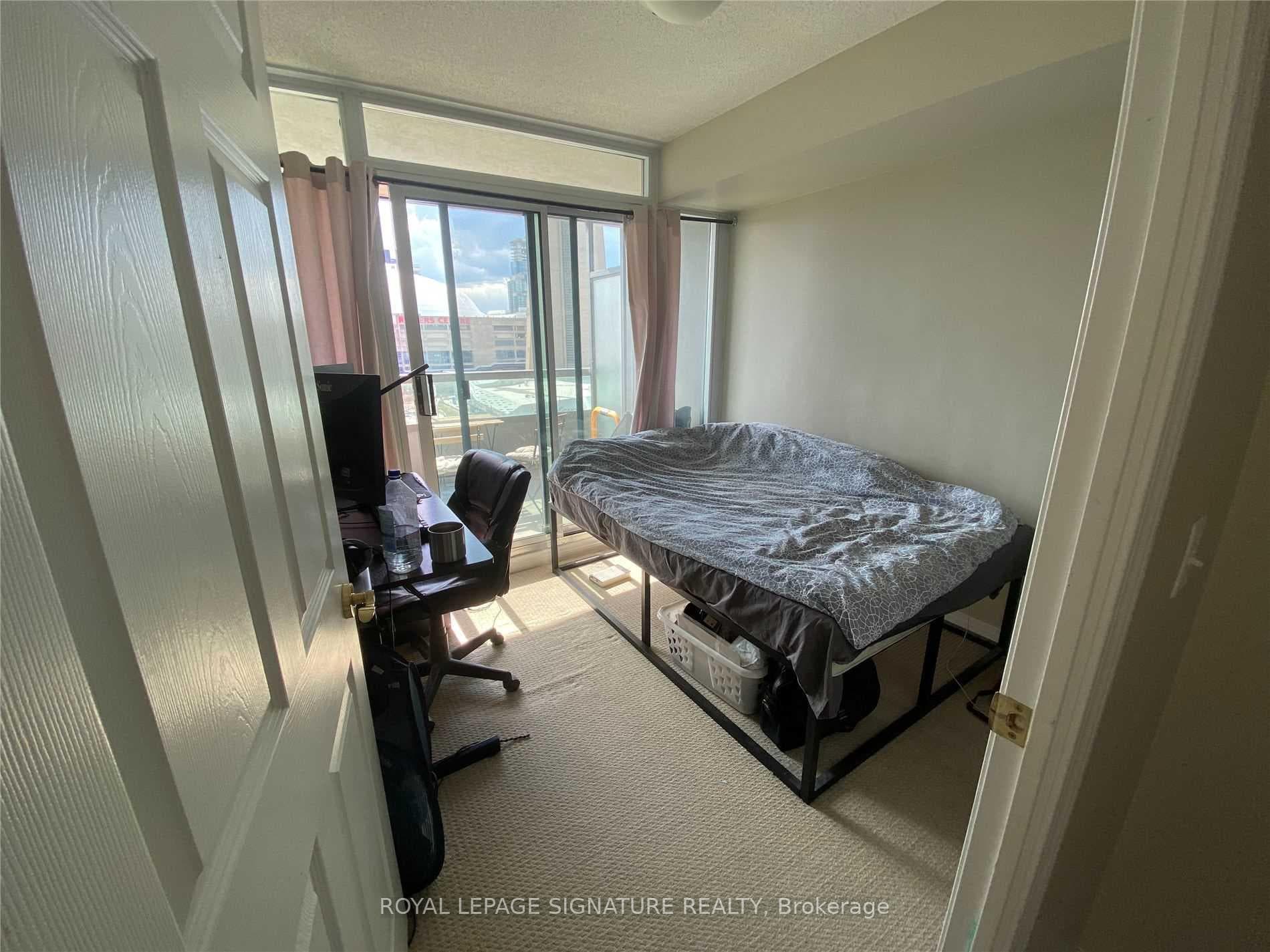 51 Lower Simcoe Street Unit 1515 photo 10