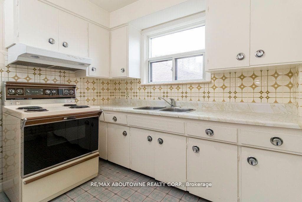 55 Marlington Crescent photo 14