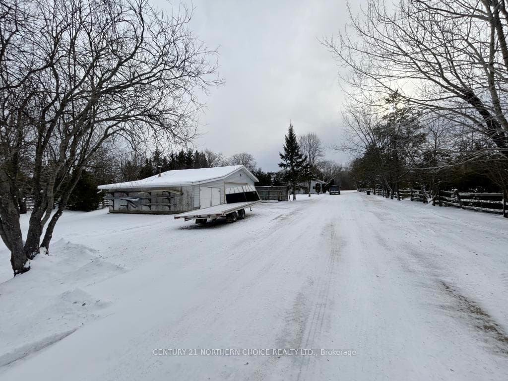 520 Hwy 11/71 photo 32