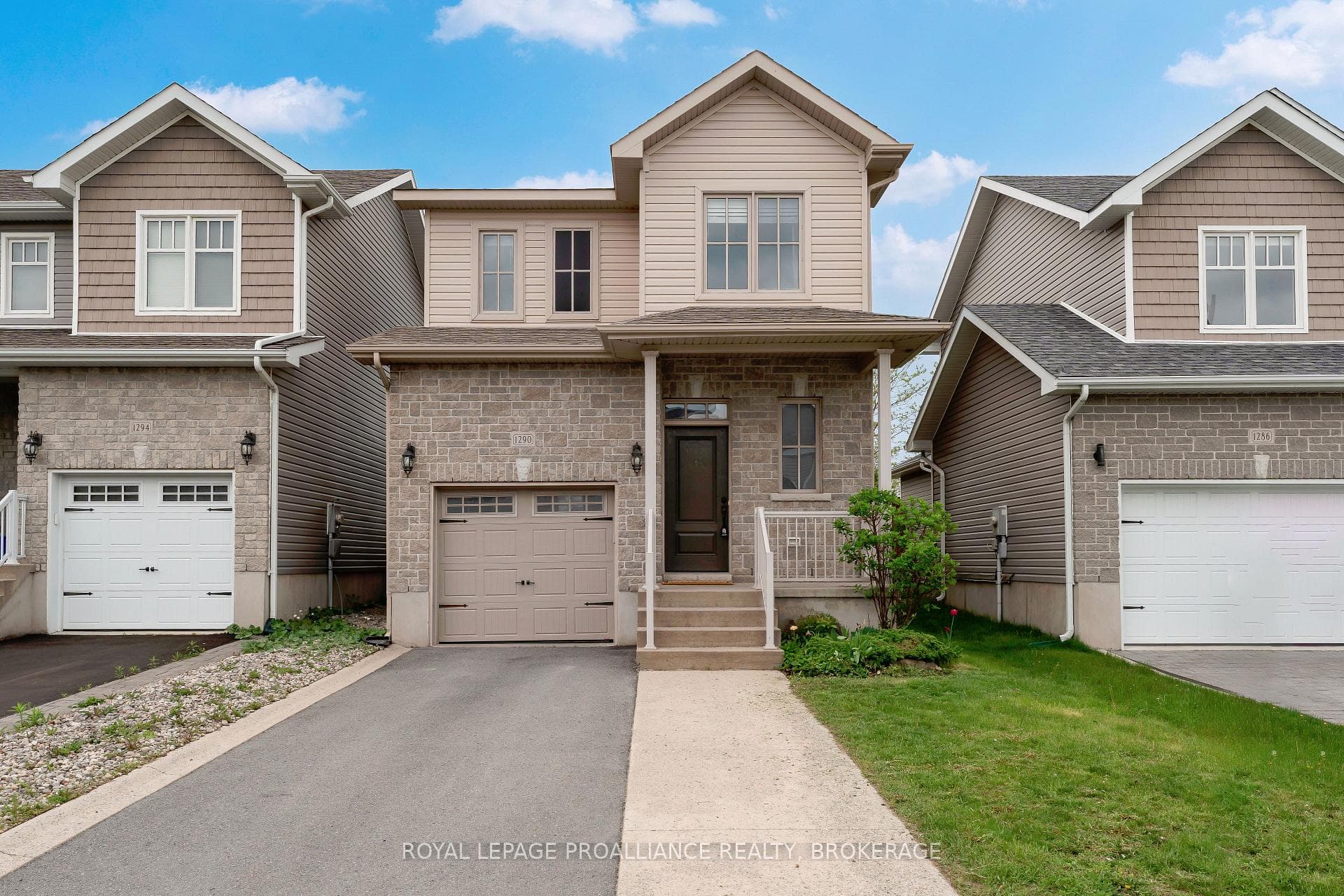 1290 Atkinson Street photo 2