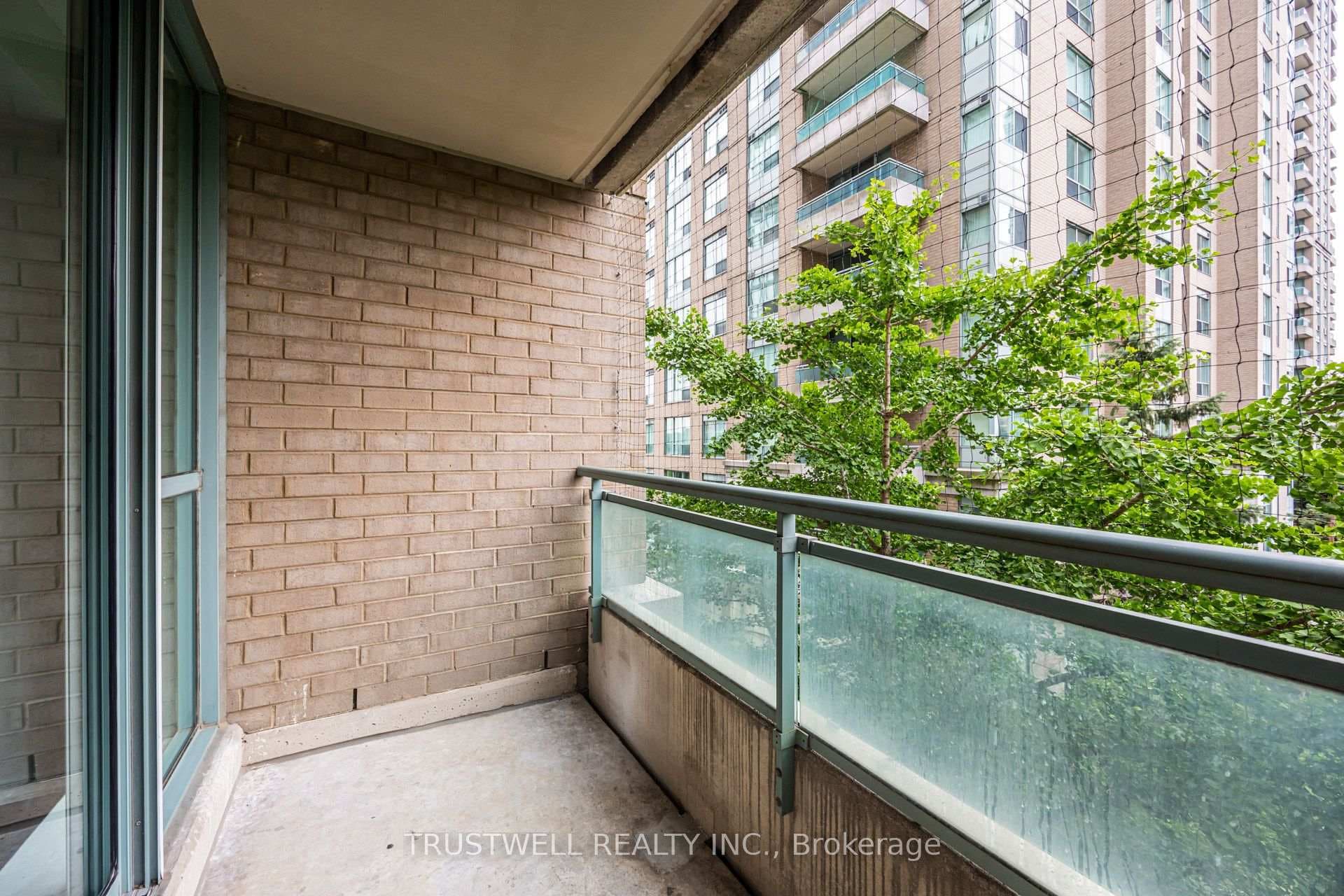 39 Pemberton Avenue Unit 401 photo 23