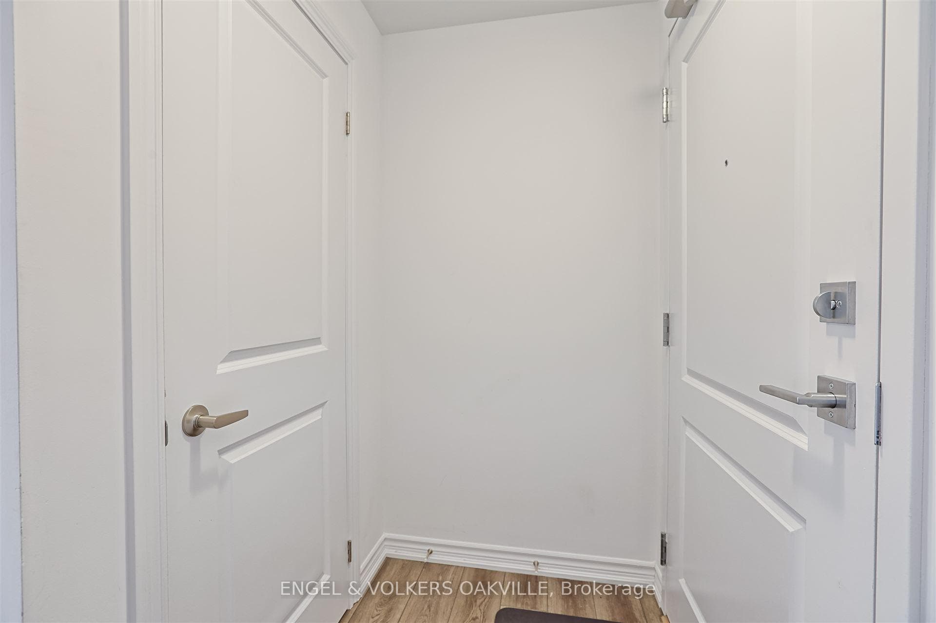 460 Dundas Street Unit 611 photo 6