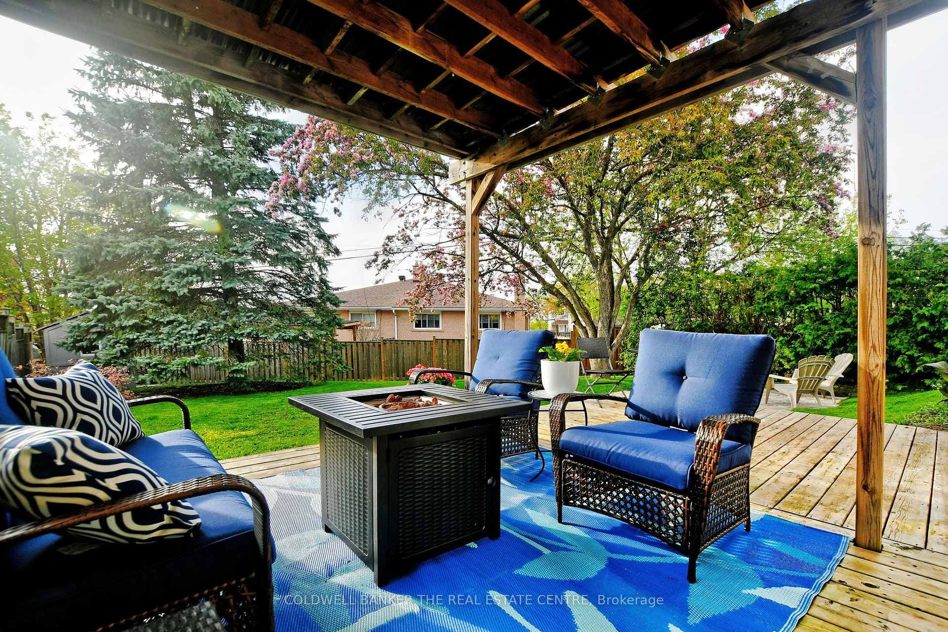 745 Pam Crescent photo 35