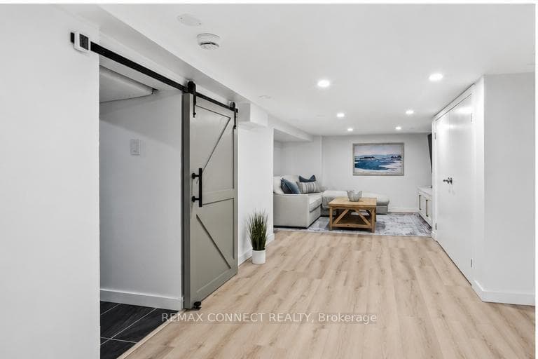 60 Woodbury Road photo 35