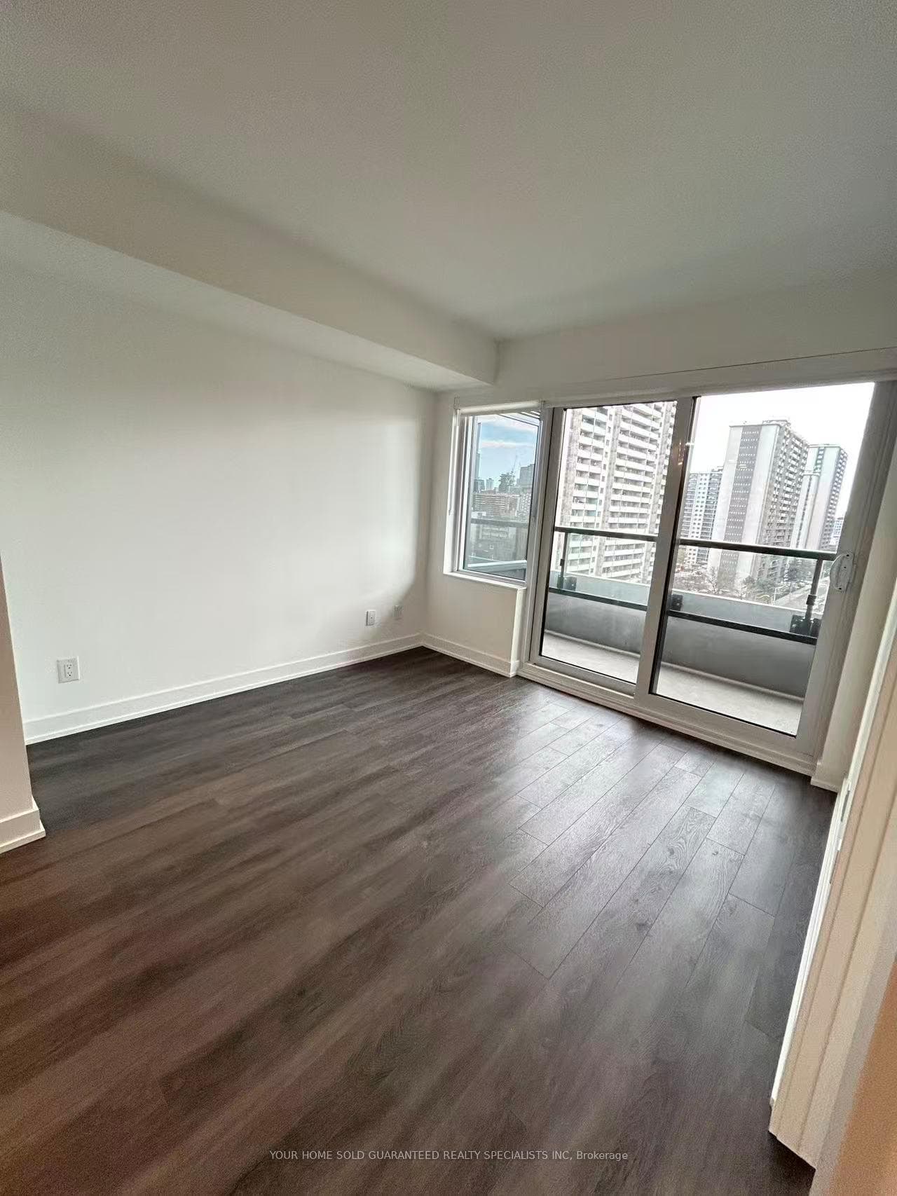 609 Sherbourne Street Unit 1011 photo 5