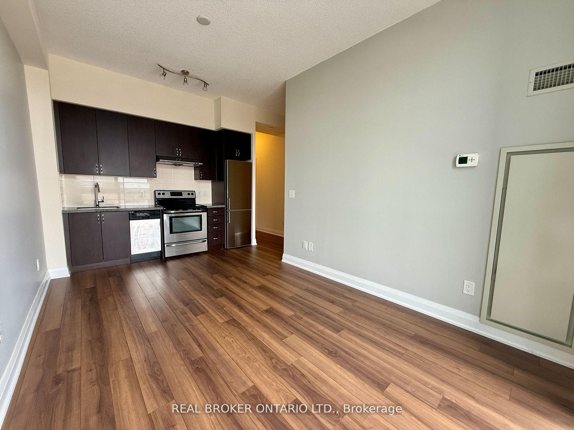 8763 Bayview Avenue Unit 716 photo 11