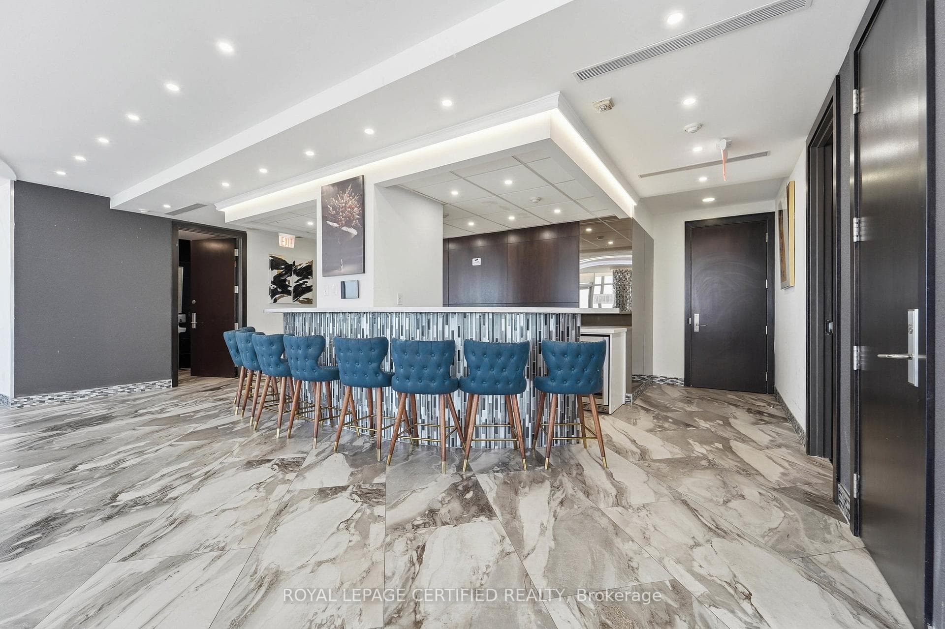 50 Absolute Avenue Unit 609 photo 22