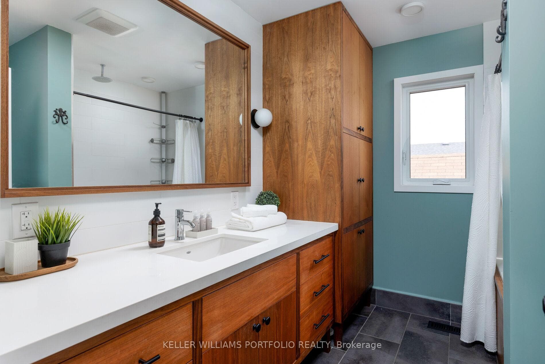 2nd Floor Bathroom