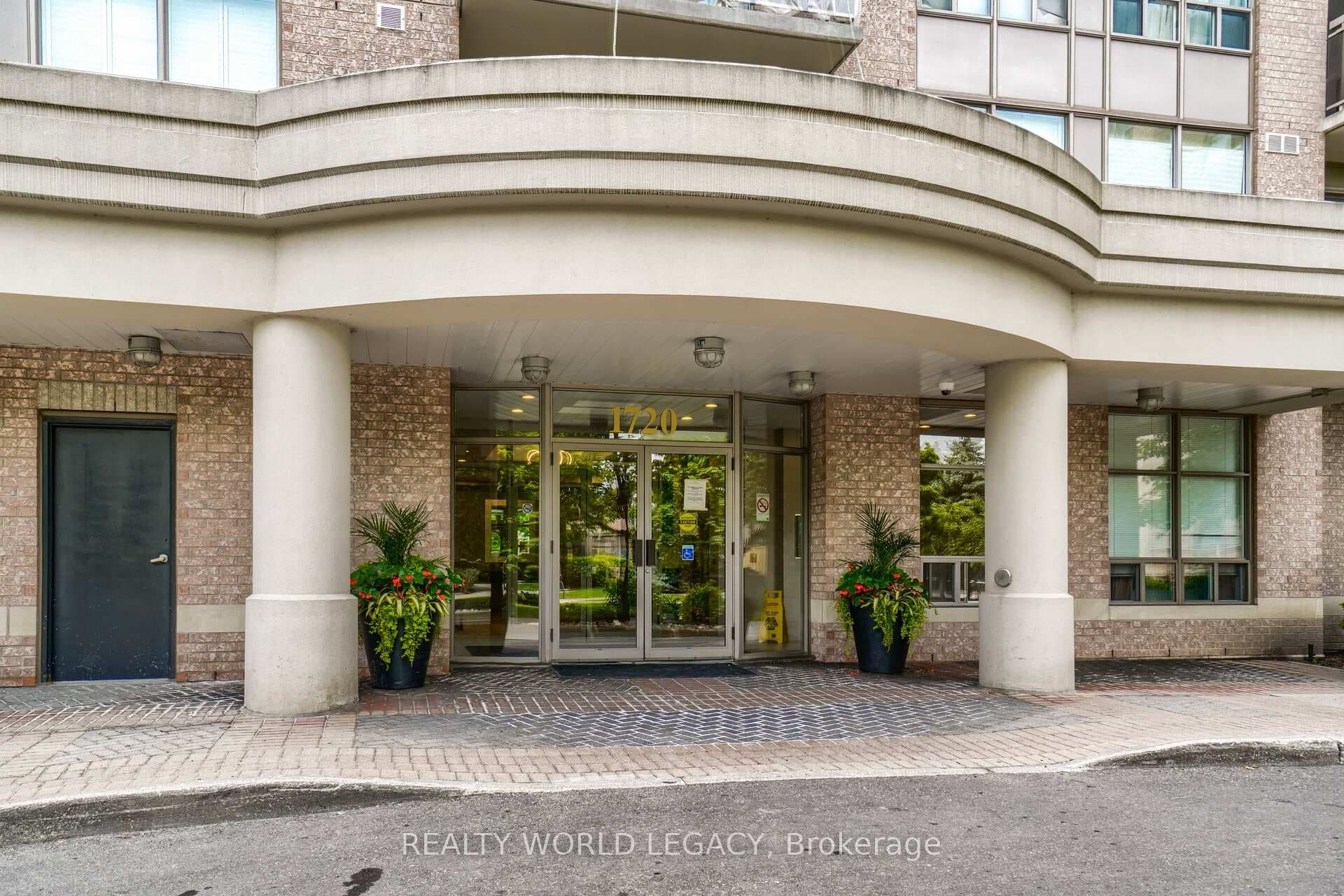 1720 Eglinton Avenue Unit 610 photo 2