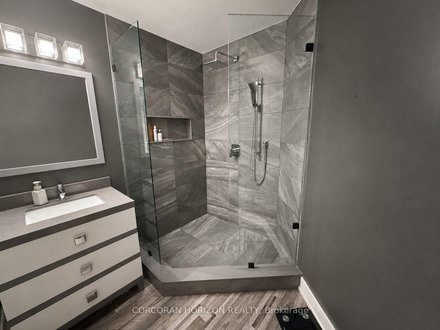 77 Montgomery Avenue photo 36