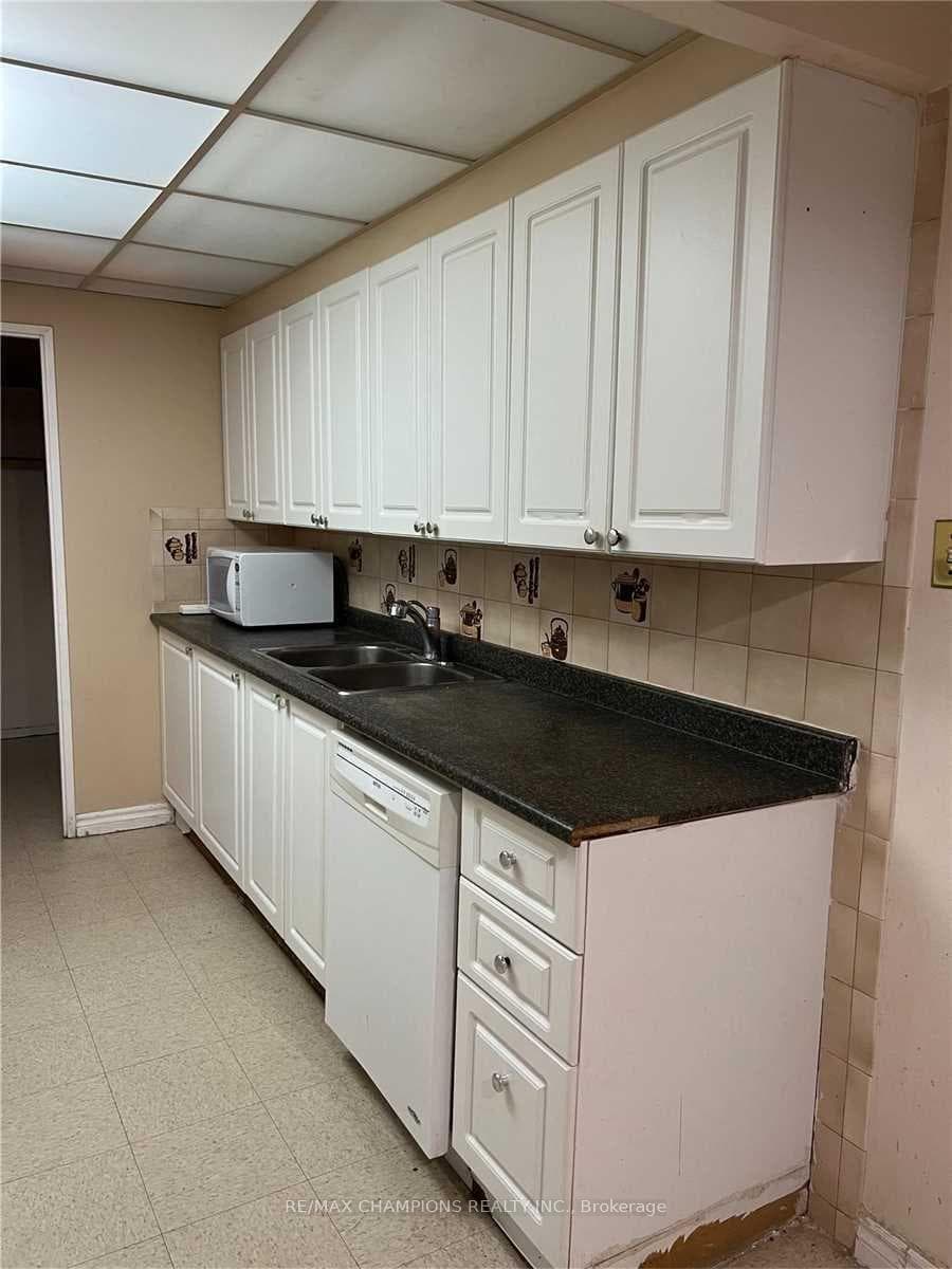 1275 Markham Road Unit 603 photo 14
