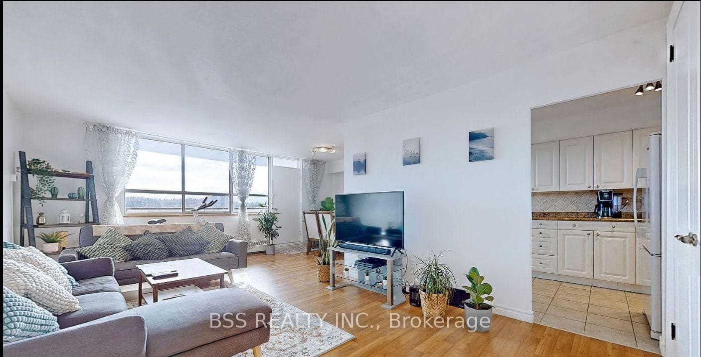 180 Markham Road Unit 718 photo 3