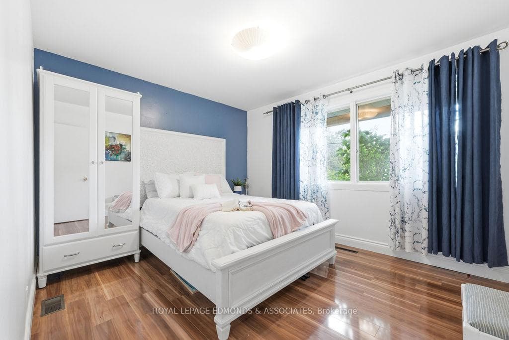 768 Mackay Street photo 18