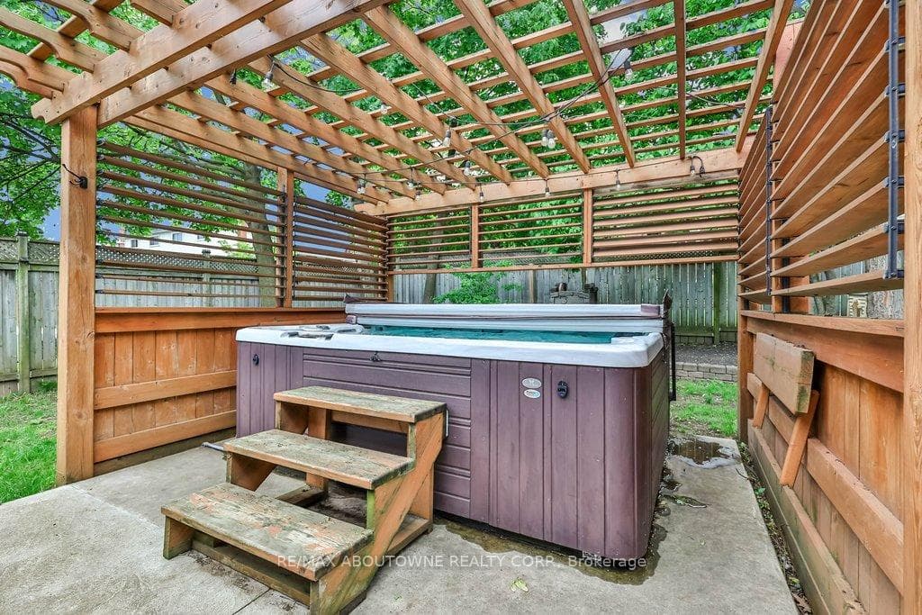 2478 Cavendish Drive photo 46