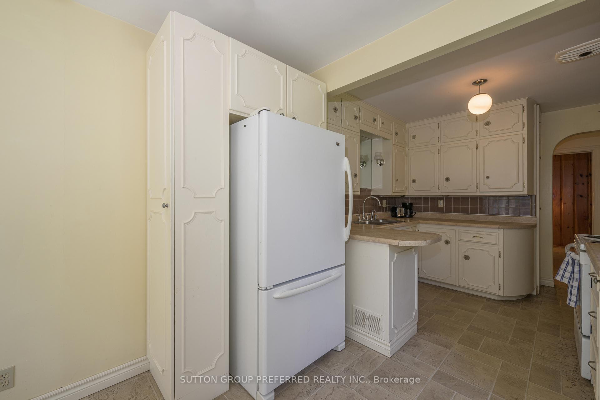 415 Victoria Street photo 30