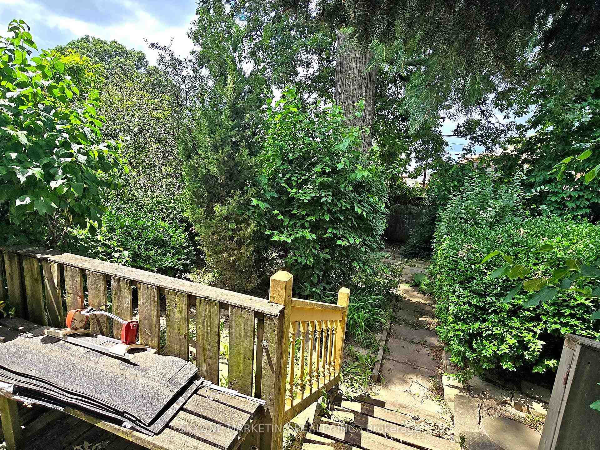 19 Bloomington Crescent photo 7