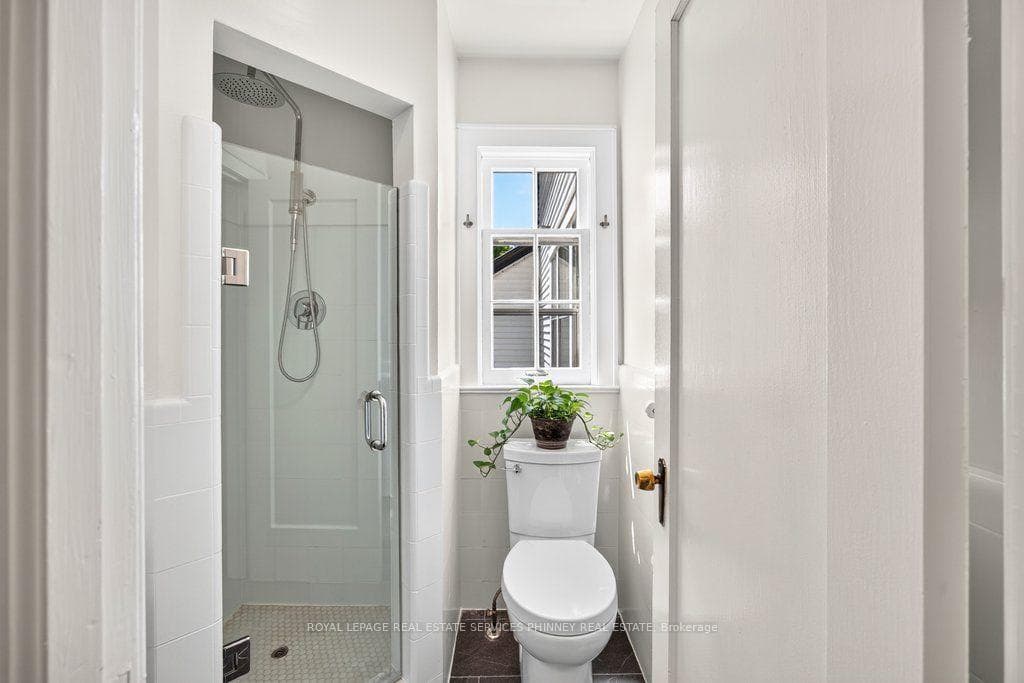 3947 Bloor Street photo 14
