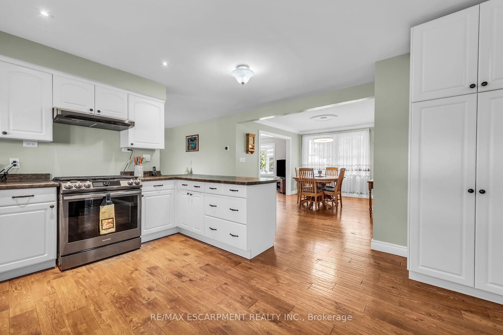 4046 Rainham Road photo 12