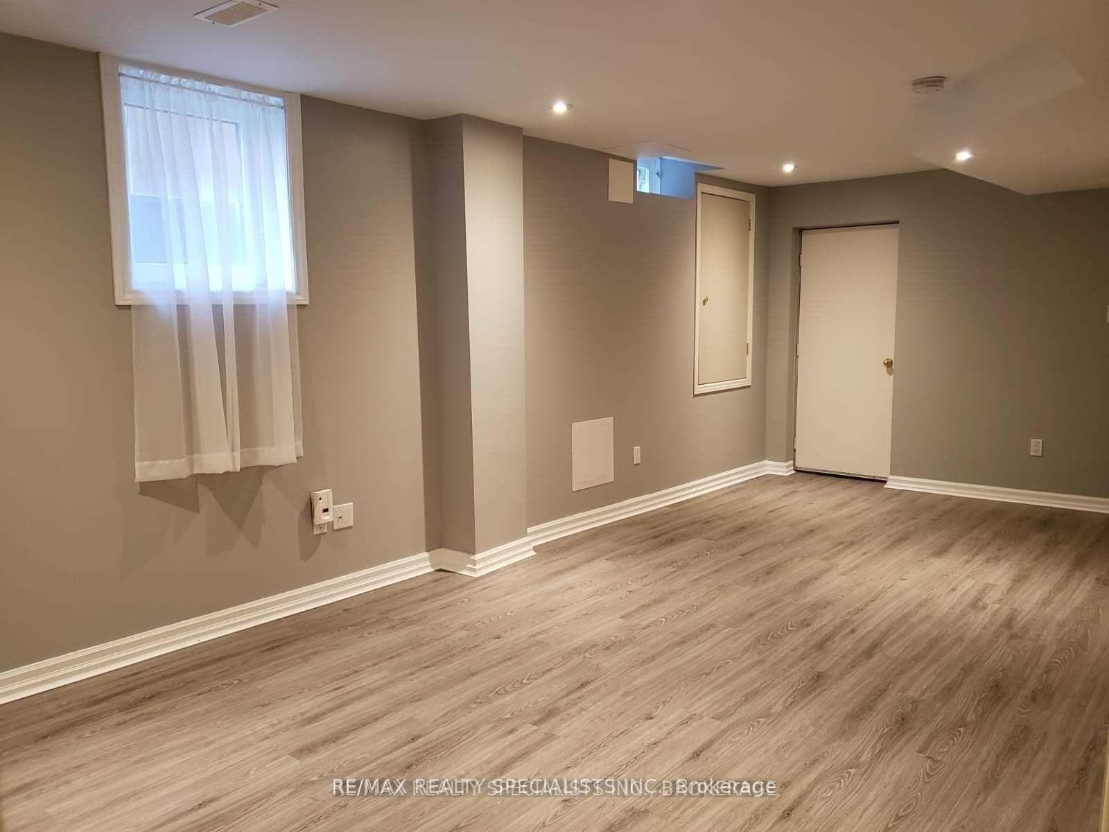 5970 Leeside Crescent Unit Bsmt photo 2