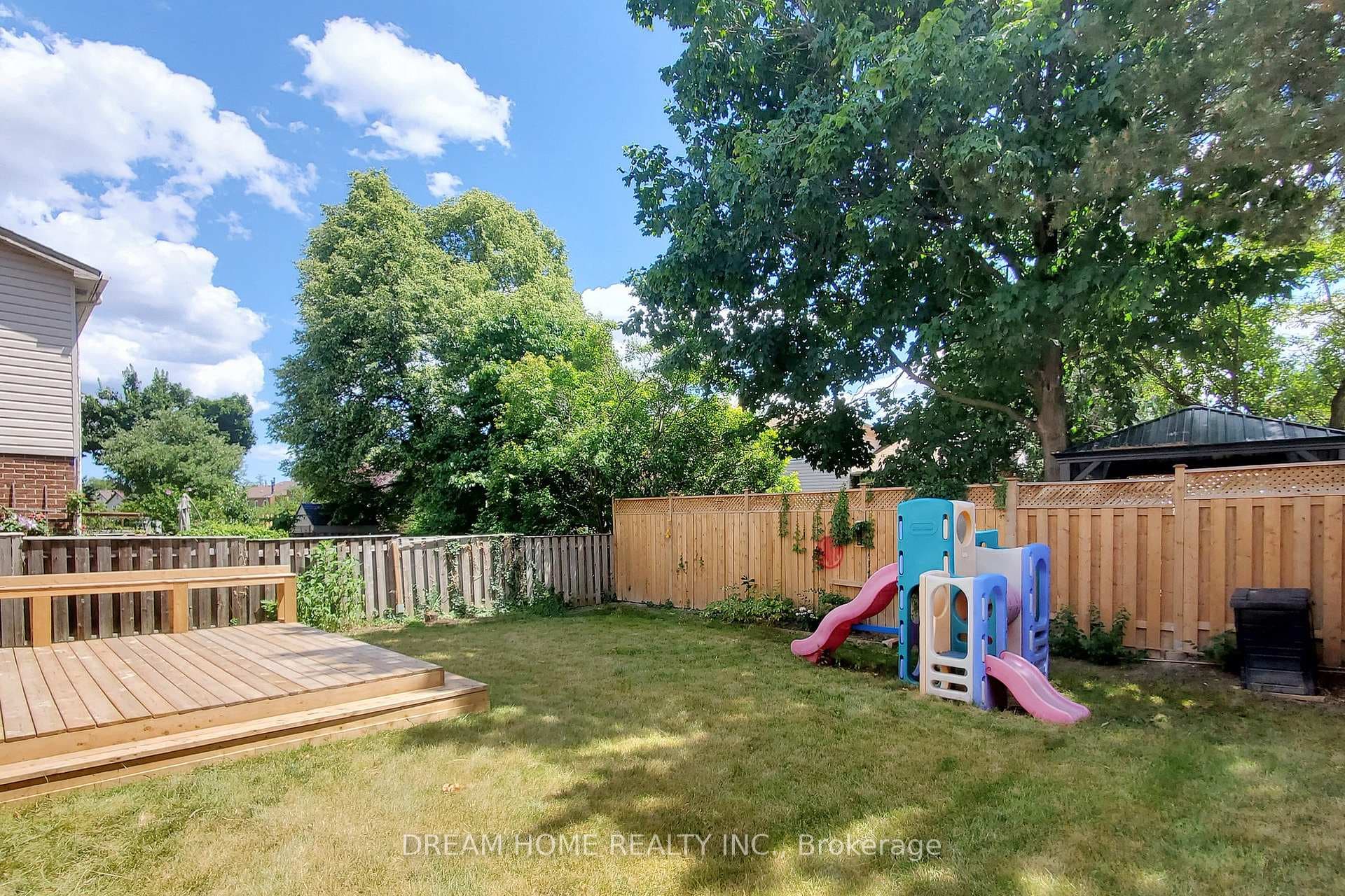 114 Mossbrook Crescent photo 40