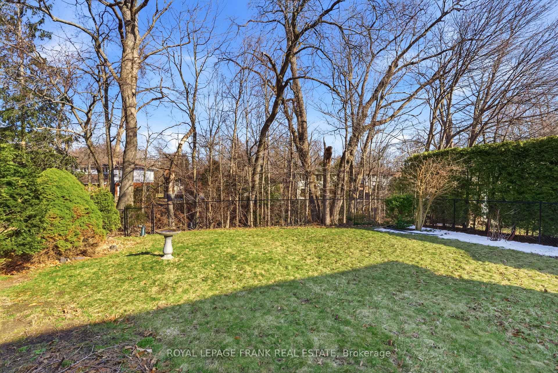 565 Charrington Avenue photo 6