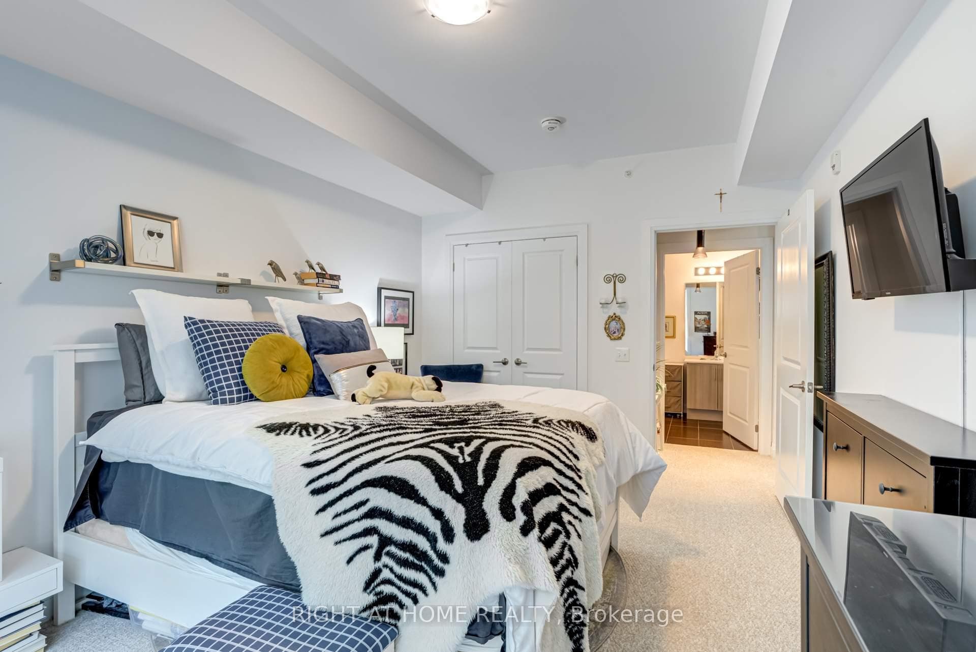 304 Essa Road Unit 308 photo 17