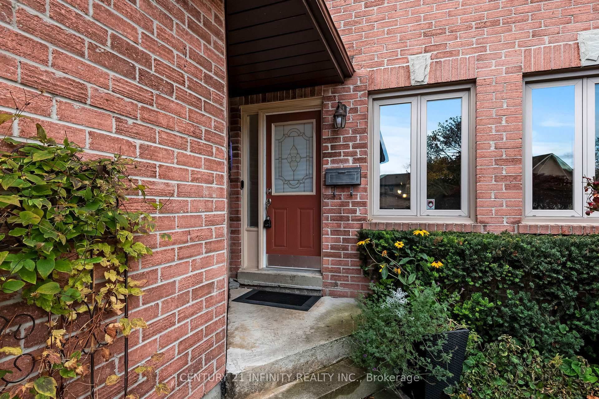 103 Ravenscroft Road photo 2