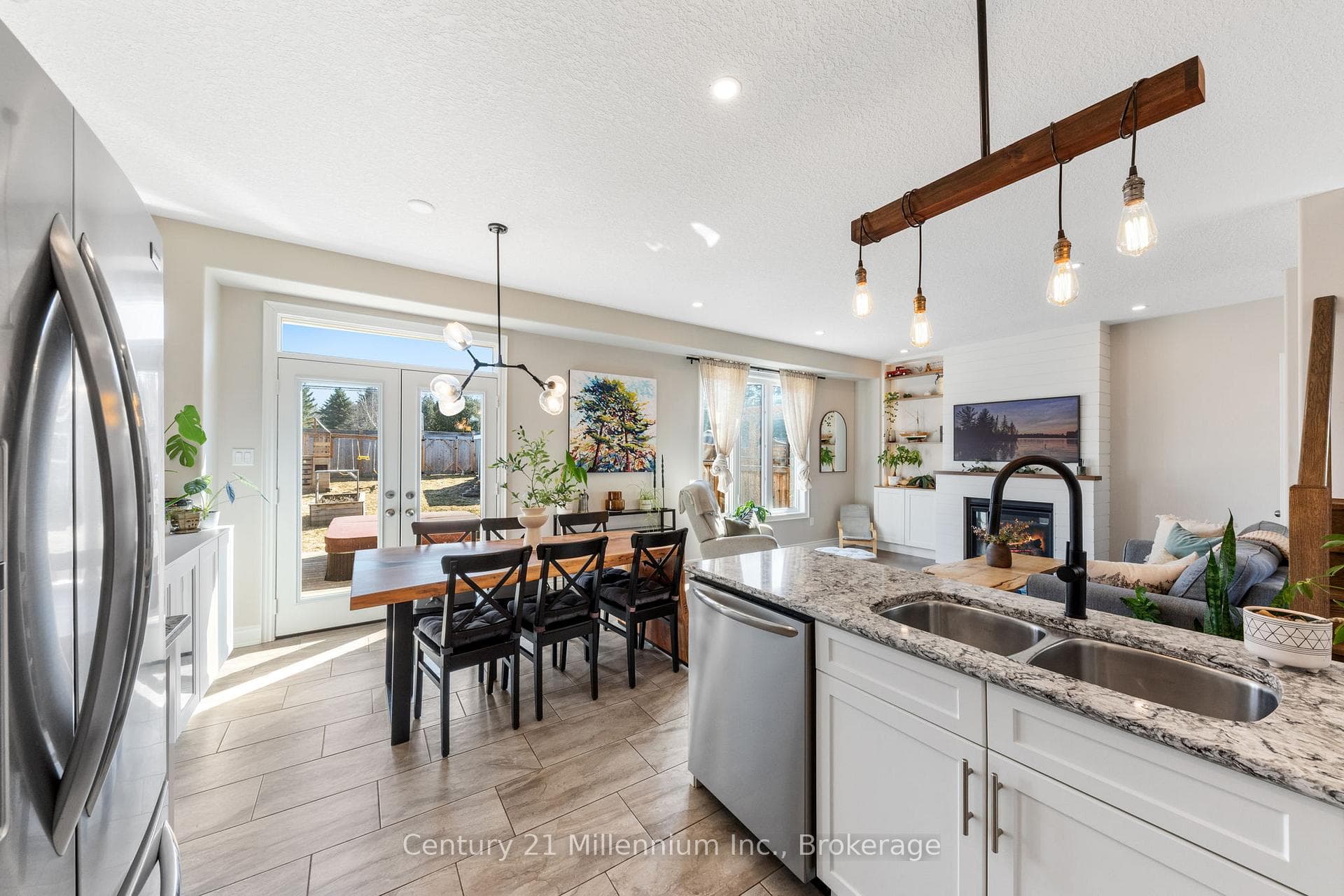 103 Lockerbie Crescent photo 8