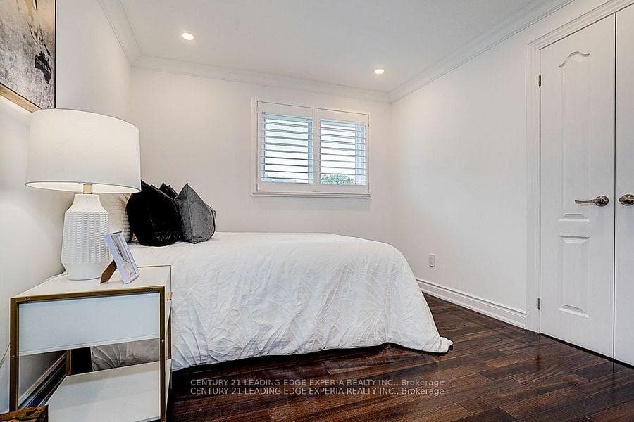 108 Collingsbrook Boulevard photo 34