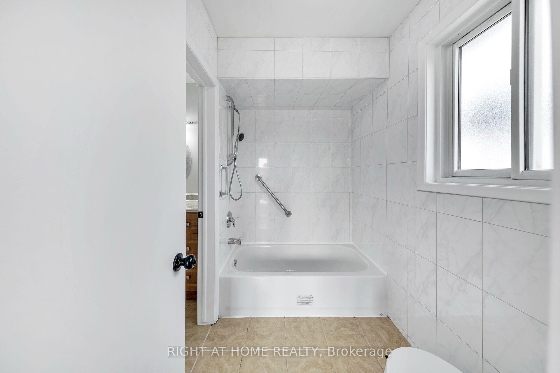 88 Peckham Avenue photo 12