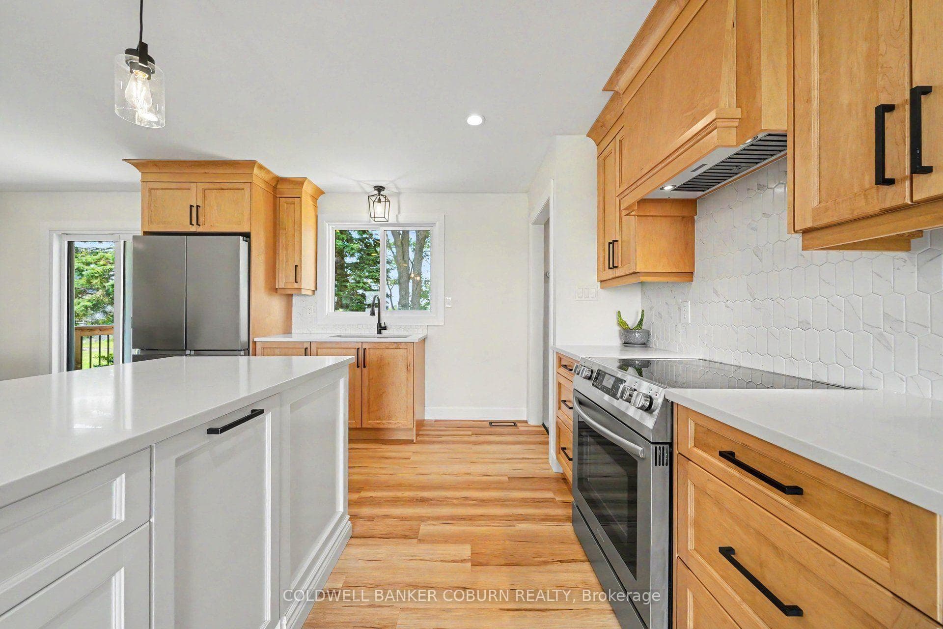 11895 Cloverdale Road photo 10