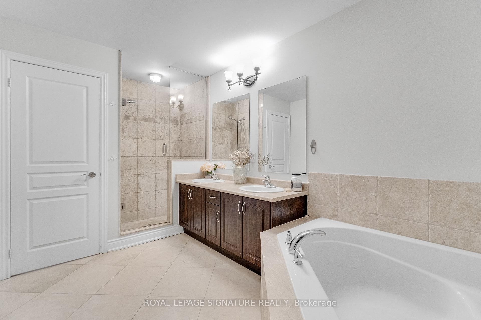 9 Streight Lane photo 29